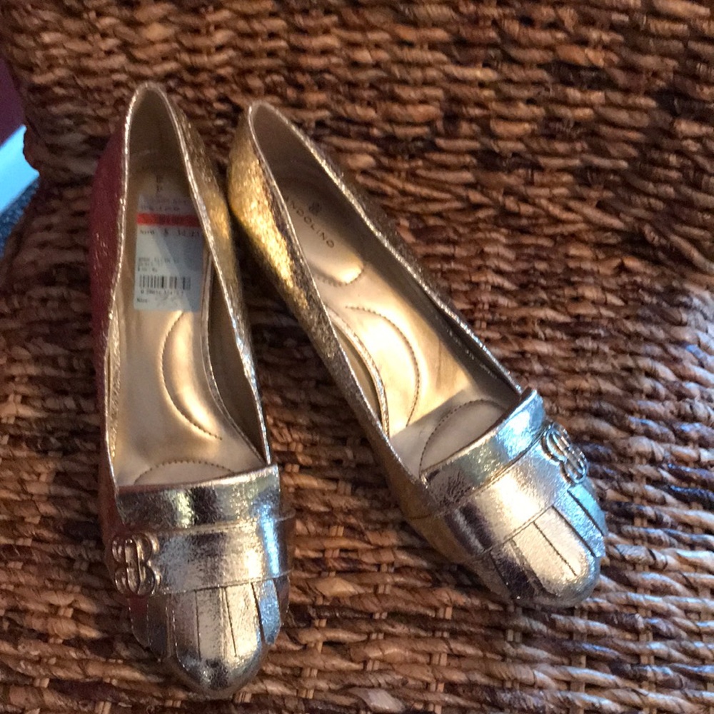 Gold Excellent Condition Shoes 👠 Bandolino